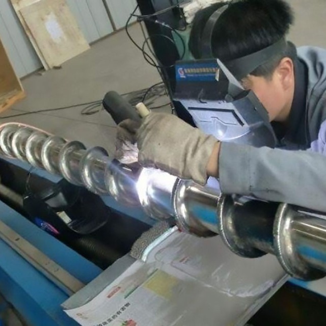 【注塑成型異?！柯輻U打滑的成因及對(duì)策